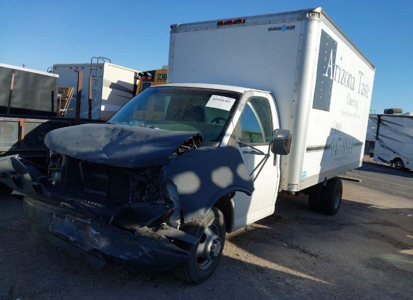 Photo 2 of 2003 Chevrolet Express CUTAWAY BASE W/C7L/C7N (VIN 1GBJG31U831132168)