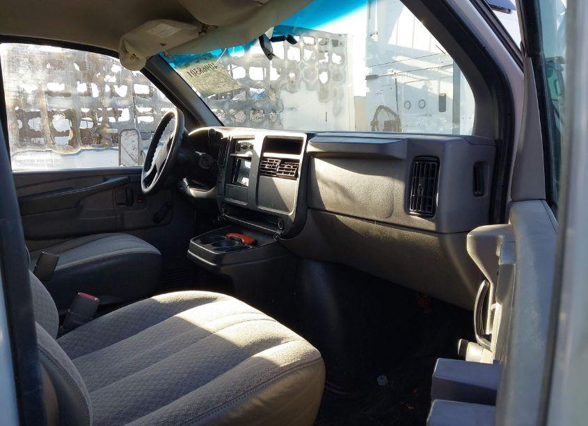 Photo 5 of 2003 Chevrolet Express CUTAWAY BASE W/C7L/C7N (VIN 1GBJG31U831132168)