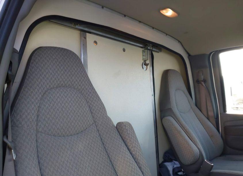 Photo 8 of 2003 Chevrolet Express CUTAWAY BASE W/C7L/C7N (VIN 1GBJG31U831132168)