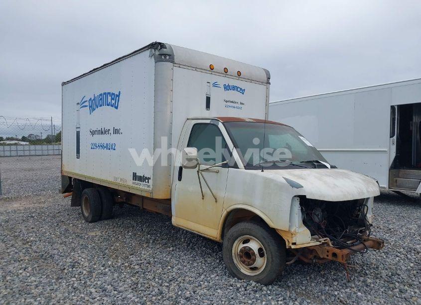 2003 Chevrolet Express CUTAWAY BASE W/C7L/C7N (VIN 1GBJG31U831163663) main photo