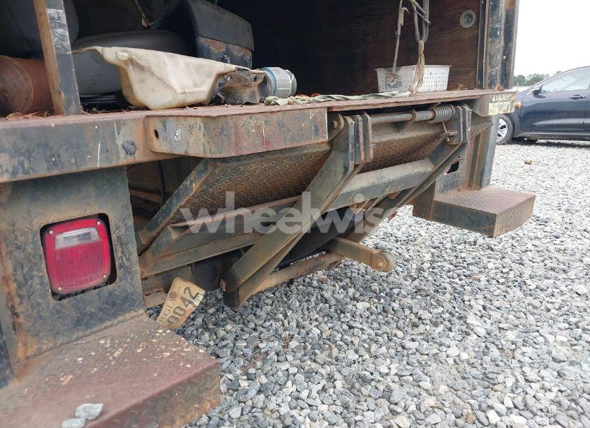 Photo 14 of 2003 Chevrolet Express CUTAWAY BASE W/C7L/C7N (VIN 1GBJG31U831163663)