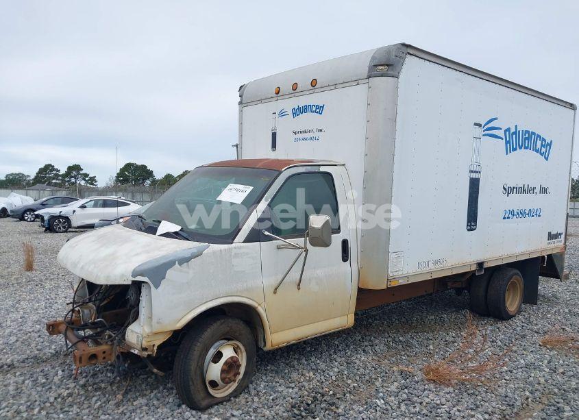 Photo 2 of 2003 Chevrolet Express CUTAWAY BASE W/C7L/C7N (VIN 1GBJG31U831163663)