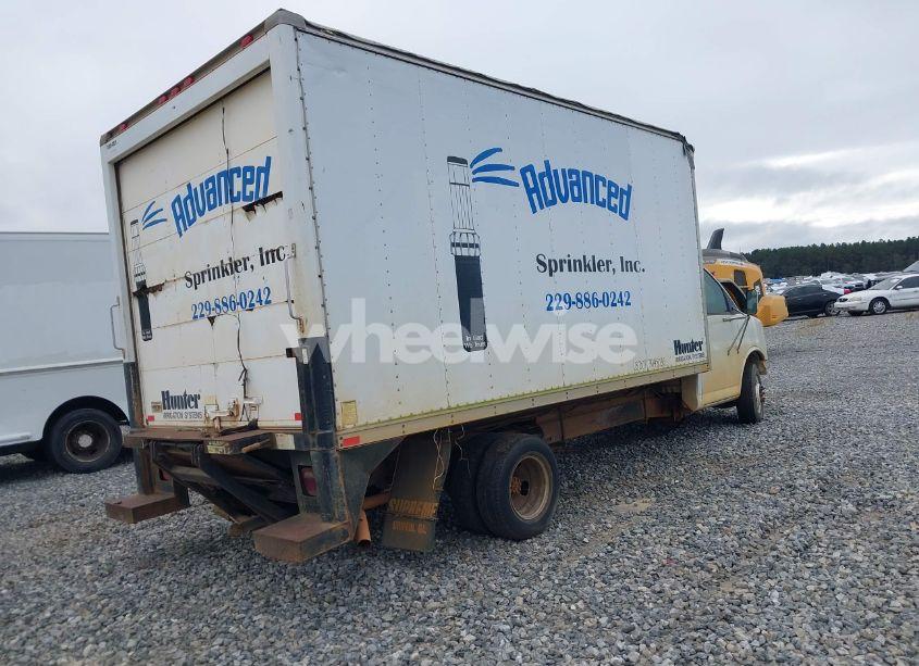 Photo 4 of 2003 Chevrolet Express CUTAWAY BASE W/C7L/C7N (VIN 1GBJG31U831163663)