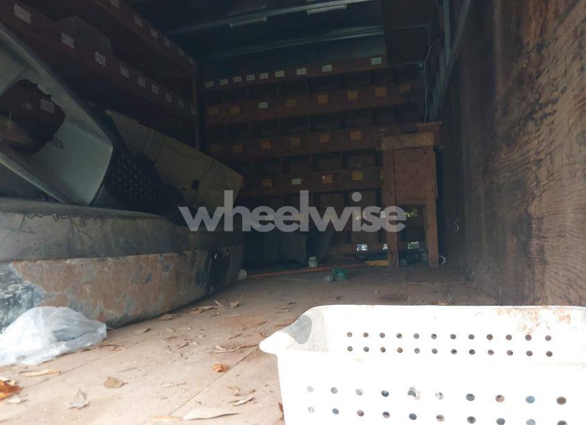 Photo 7 of 2003 Chevrolet Express CUTAWAY BASE W/C7L/C7N (VIN 1GBJG31U831163663)