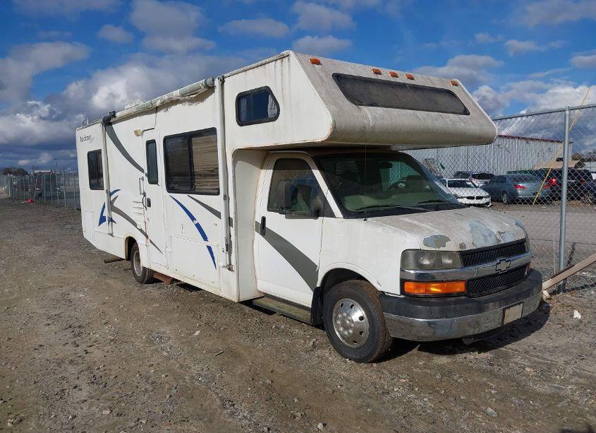 2005 Chevrolet Express CUTAWAY (VIN 1GBJG31U851115597) main photo