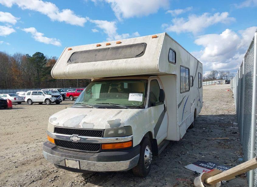 Photo 2 of 2005 Chevrolet Express CUTAWAY (VIN 1GBJG31U851115597)