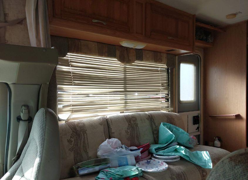 Photo 8 of 2005 Chevrolet Express CUTAWAY (VIN 1GBJG31U851115597)