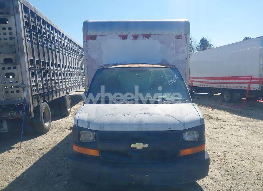 Photo 15 of 2005 Chevrolet Express CUTAWAY BASE W/C7A (VIN 1GBJG31U951254007)