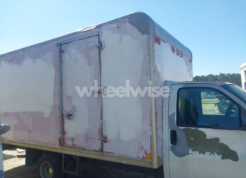 Photo 16 of 2005 Chevrolet Express CUTAWAY BASE W/C7A (VIN 1GBJG31U951254007)