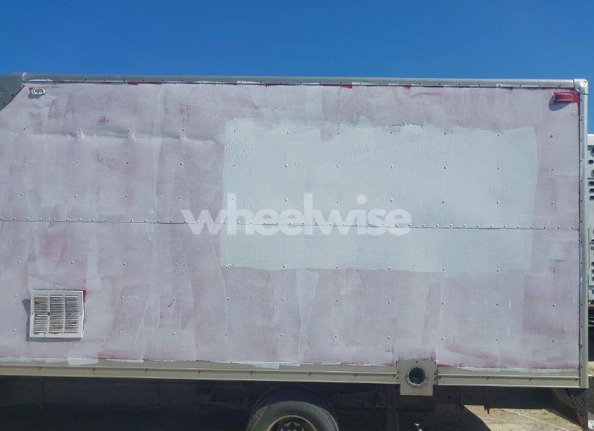 Photo 17 of 2005 Chevrolet Express CUTAWAY BASE W/C7A (VIN 1GBJG31U951254007)