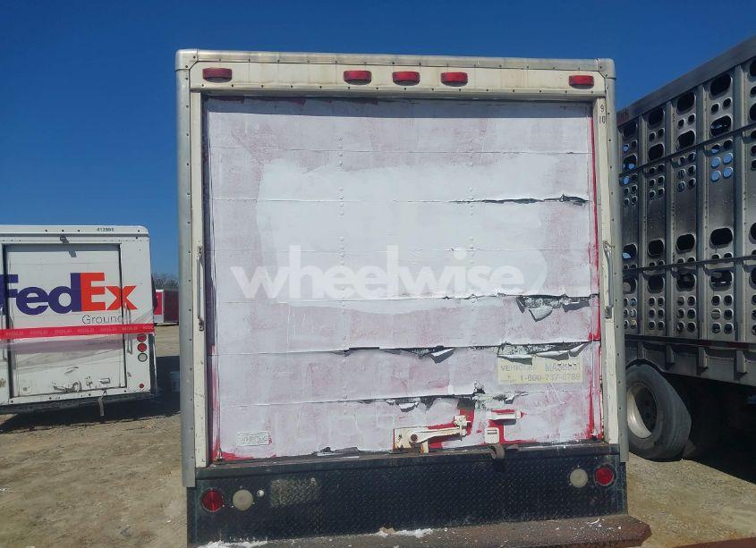 Photo 18 of 2005 Chevrolet Express CUTAWAY BASE W/C7A (VIN 1GBJG31U951254007)