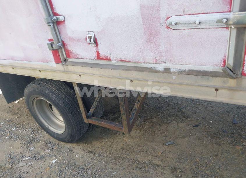 Photo 20 of 2005 Chevrolet Express CUTAWAY BASE W/C7A (VIN 1GBJG31U951254007)