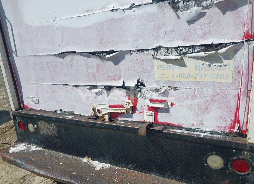 Photo 21 of 2005 Chevrolet Express CUTAWAY BASE W/C7A (VIN 1GBJG31U951254007)