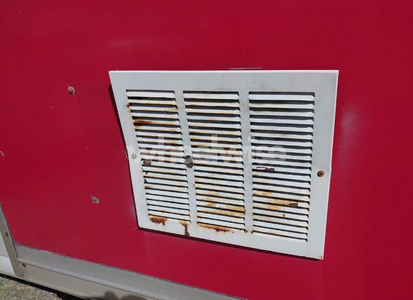 Photo 23 of 2005 Chevrolet Express CUTAWAY BASE W/C7A (VIN 1GBJG31U951254007)