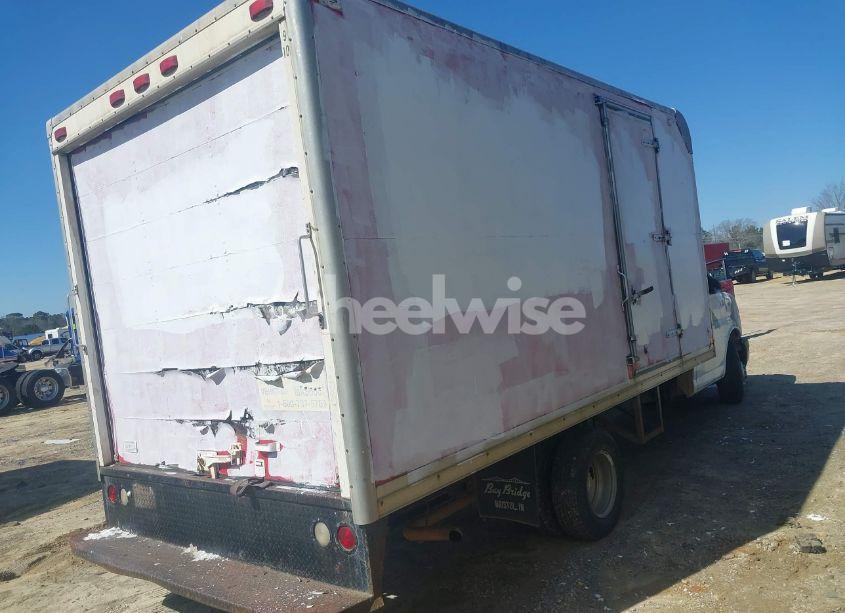 Photo 4 of 2005 Chevrolet Express CUTAWAY BASE W/C7A (VIN 1GBJG31U951254007)