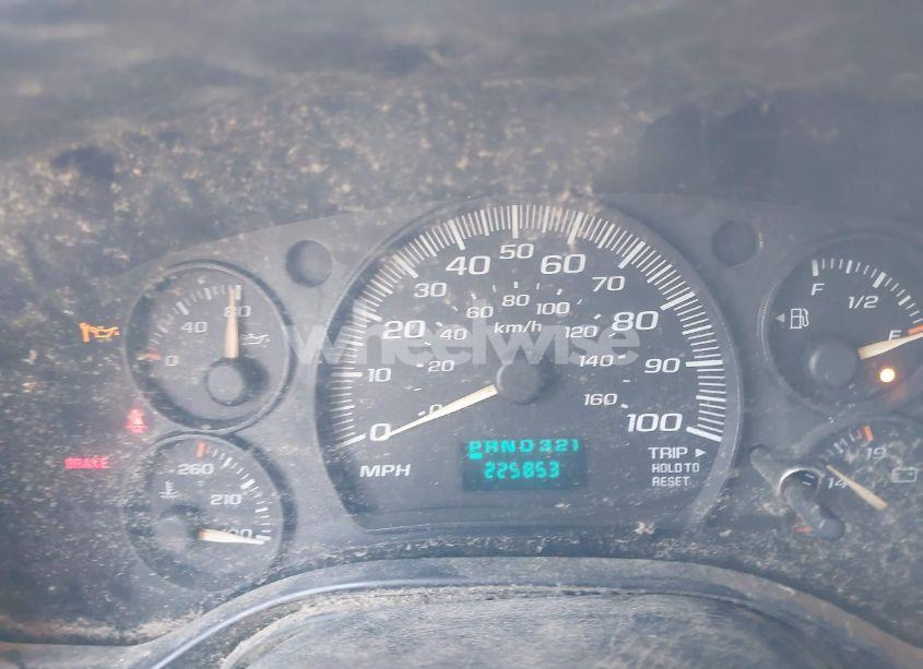 Photo 5 of 2005 Chevrolet Express CUTAWAY BASE W/C7A (VIN 1GBJG31U951254007)