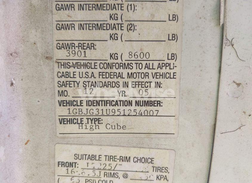 Photo 8 of 2005 Chevrolet Express CUTAWAY BASE W/C7A (VIN 1GBJG31U951254007)