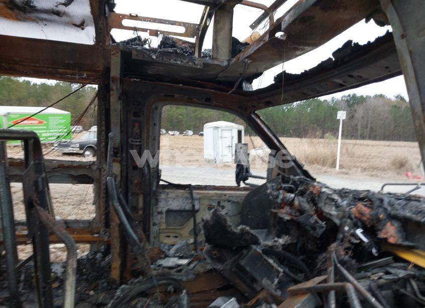 Photo 5 of 2006 Chevrolet Express CUTAWAY WORK VAN (VIN 1GBJG31UX61139305)