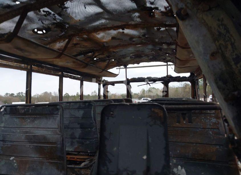 Photo 7 of 2006 Chevrolet Express CUTAWAY WORK VAN (VIN 1GBJG31UX61139305)