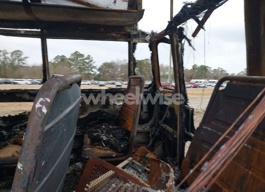 Photo 8 of 2006 Chevrolet Express CUTAWAY WORK VAN (VIN 1GBJG31UX61139305)