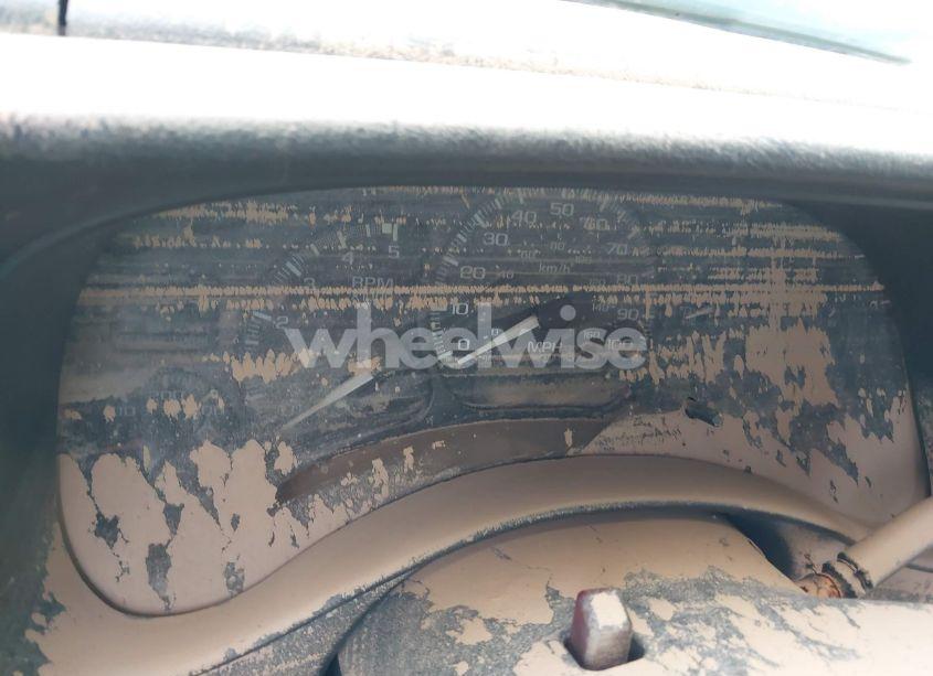 Photo 6 of 2001 Chevrolet Silverado K3500 (VIN 1GBJK33101F186355)