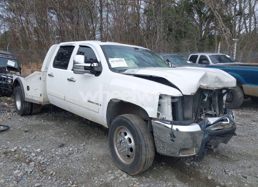 2007 Chevrolet Silverado 3500 LTZ (VIN 1GBJK33637F567279) main photo