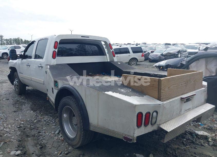 Photo 3 of 2007 Chevrolet Silverado 3500 LTZ (VIN 1GBJK33637F567279)