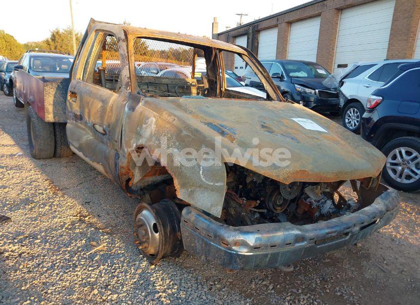2004 Chevrolet Silverado 3500 LS (VIN 1GBJK34214E362377) main photo