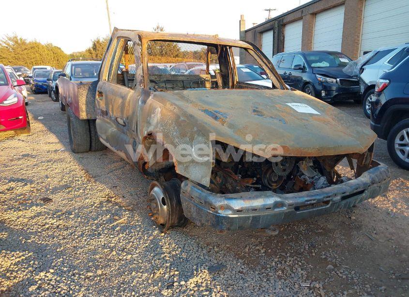 Photo 2 of 2004 Chevrolet Silverado 3500 LS (VIN 1GBJK34214E362377)