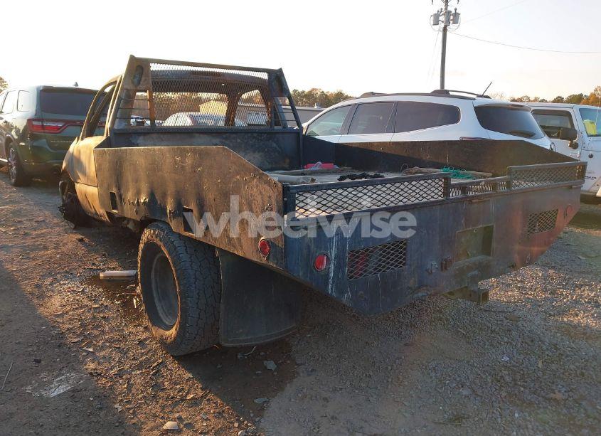 Photo 3 of 2004 Chevrolet Silverado 3500 LS (VIN 1GBJK34214E362377)