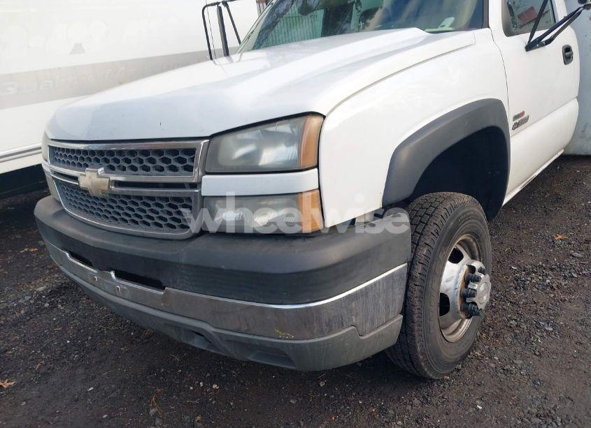 Photo 11 of 2005 Chevrolet Silverado 3500 CHASSIS WORK TRUCK (VIN 1GBJK34235E328605)