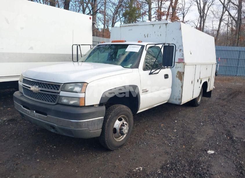 Photo 2 of 2005 Chevrolet Silverado 3500 CHASSIS WORK TRUCK (VIN 1GBJK34235E328605)