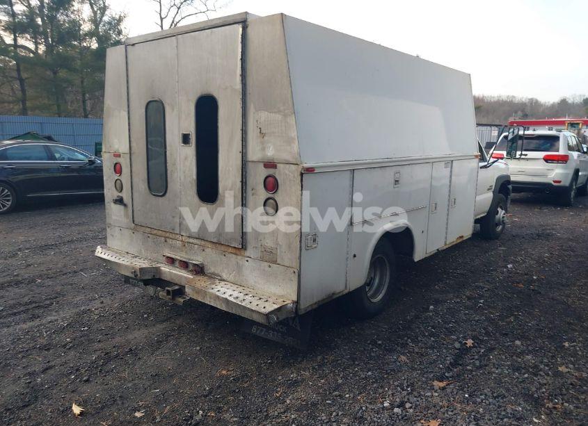 Photo 4 of 2005 Chevrolet Silverado 3500 CHASSIS WORK TRUCK (VIN 1GBJK34235E328605)