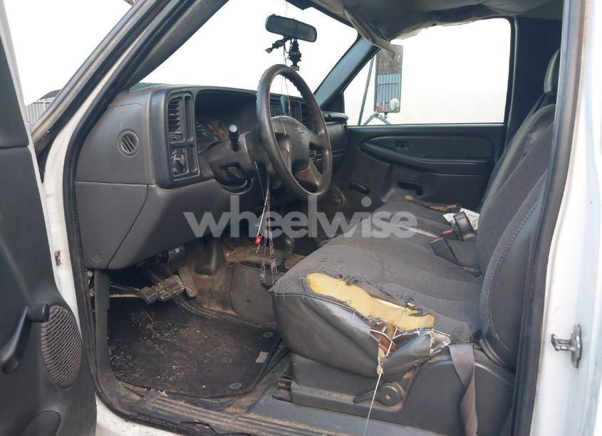 Photo 6 of 2005 Chevrolet Silverado 3500 CHASSIS WORK TRUCK (VIN 1GBJK34235E328605)