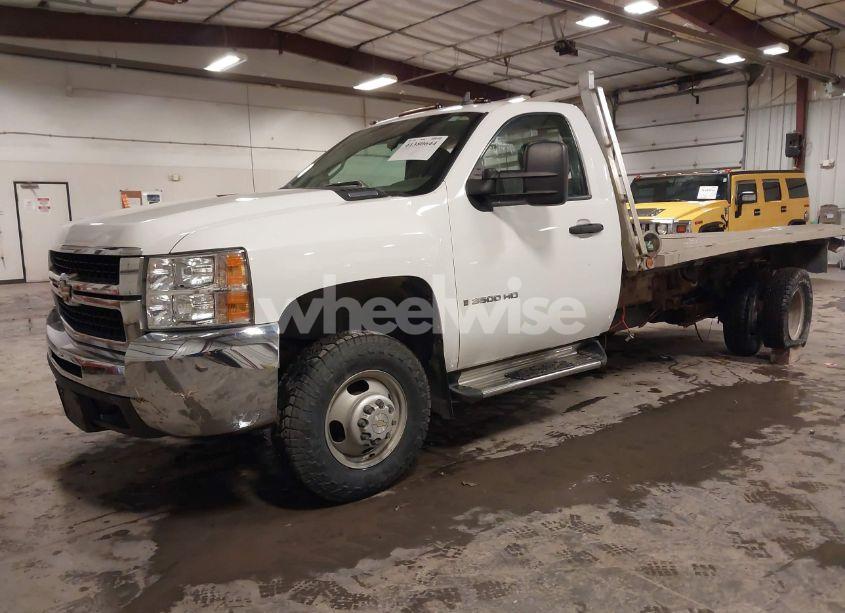 Photo 2 of 2007 Chevrolet Silverado 3500 CHASSIS WORK TRUCK (VIN 1GBJK34607E581953)
