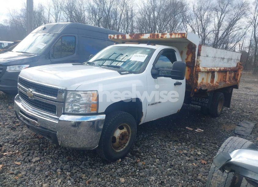 Photo 2 of 2007 Chevrolet Silverado 3500 CHASSIS LT1 (VIN 1GBJK34637E550518)