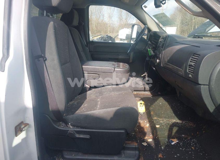 Photo 7 of 2007 Chevrolet Silverado 3500 CHASSIS LT1 (VIN 1GBJK34637E550518)