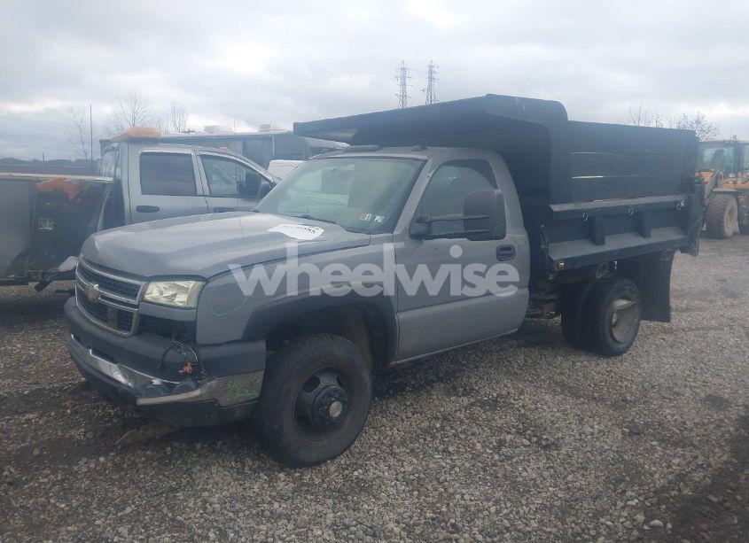 Photo 2 of 2006 Chevrolet Silverado 3500 CHASSIS WORK TRUCK (VIN 1GBJK34D86E201738)