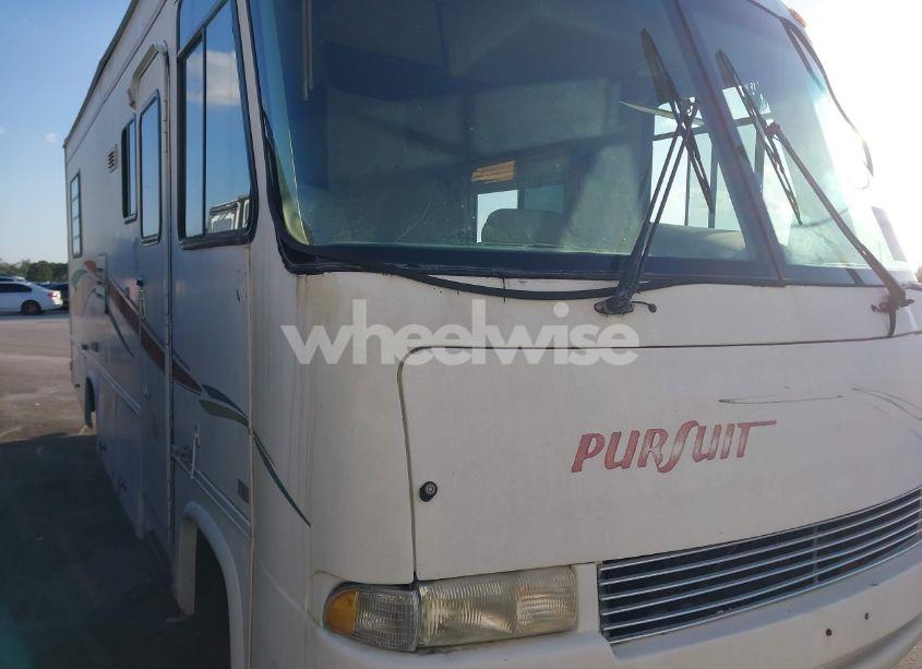 1998 Chevrolet P30 (VIN 1GBJP37JXW3316548) main photo