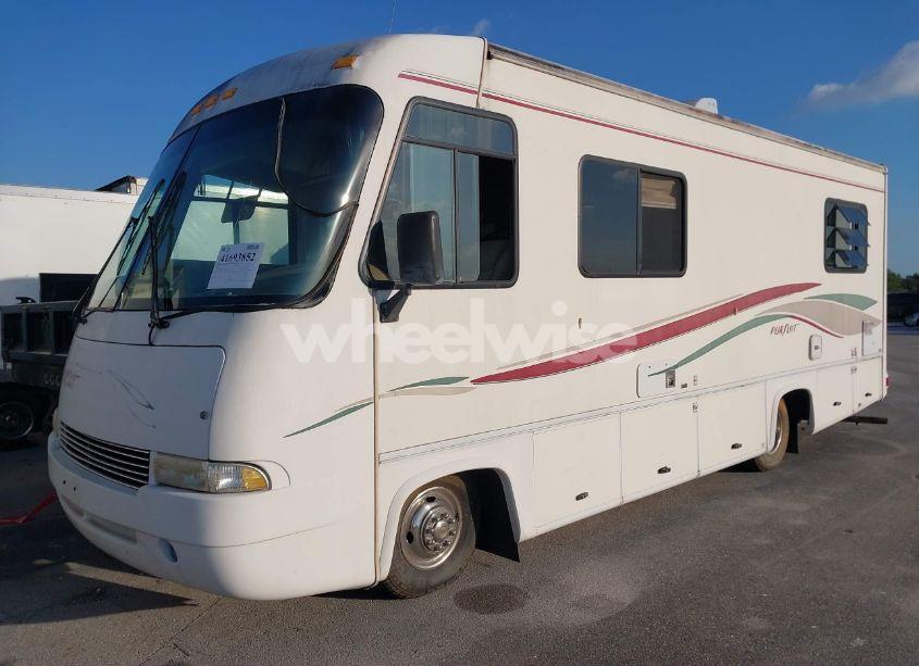 Photo 2 of 1998 Chevrolet P30 (VIN 1GBJP37JXW3316548)