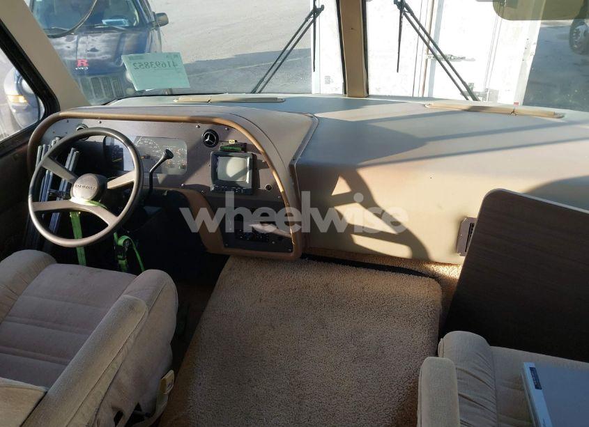 Photo 5 of 1998 Chevrolet P30 (VIN 1GBJP37JXW3316548)