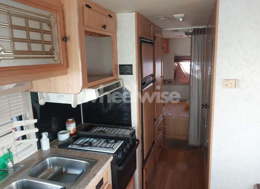 Photo 8 of 1998 Chevrolet P30 (VIN 1GBJP37JXW3316548)