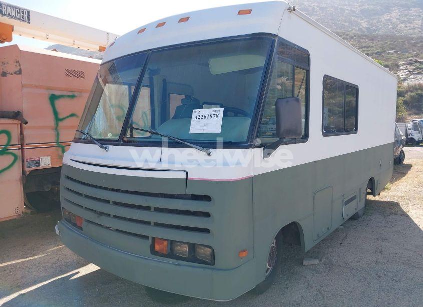 Photo 2 of 1993 Chevrolet P30 (VIN 1GBJP37N6P3303218)