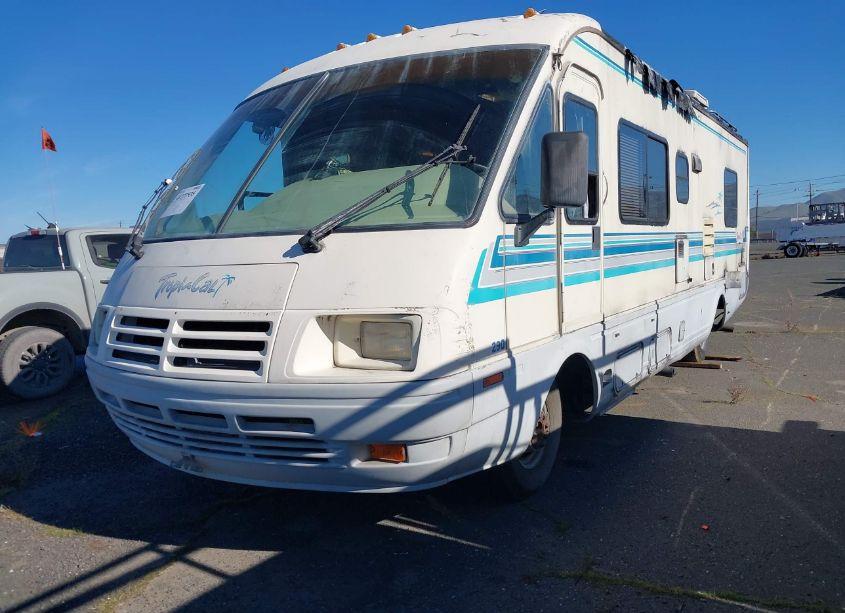 Photo 2 of 1993 Chevrolet P30 (VIN 1GBJP37N7P3314079)