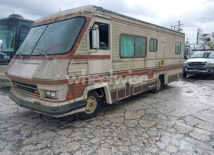 Photo 2 of 1985 Chevrolet P30 (VIN 1GBJP37W9F3332221)