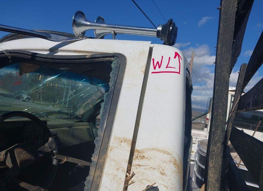 Photo 6 of 2002 Chevrolet C-series C6H042 (VIN 1GBK6H1C52J505595)