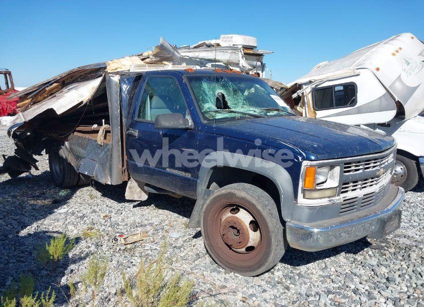 2000 Chevrolet C3500 HD CHASSIS (VIN 1GBKC34J4YF435136) main photo
