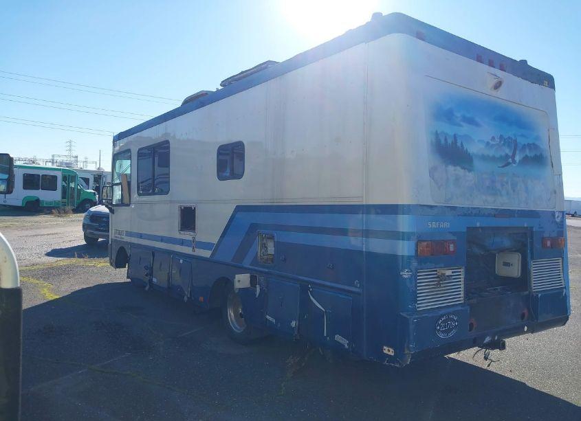 Photo 3 of 1996 Chevrolet P30 (VIN 1GBKP37F0T3303075)