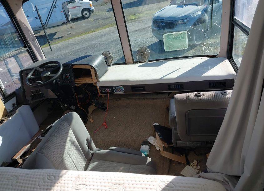 Photo 5 of 1996 Chevrolet P30 (VIN 1GBKP37F0T3303075)