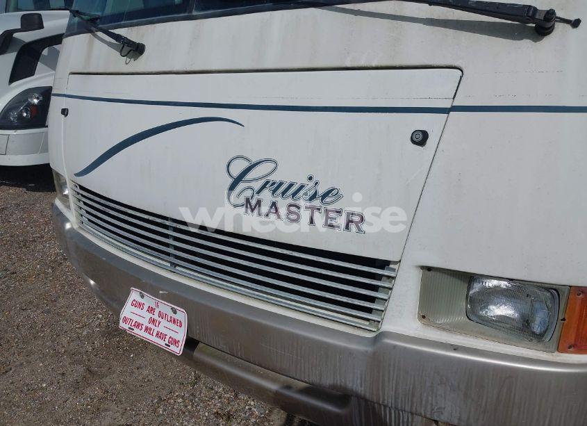 Photo 10 of 1997 Chevrolet P30 (VIN 1GBKP37J7V3316221)